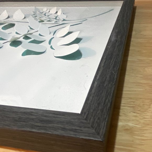 Paper Leaf Portrait Frame Decor 14 x14 - Picture 2 of 8